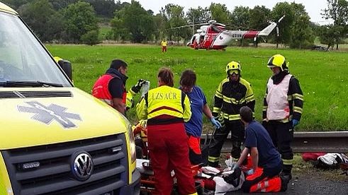 Pět zraněných po srážce dvou aut na Karlovarsku